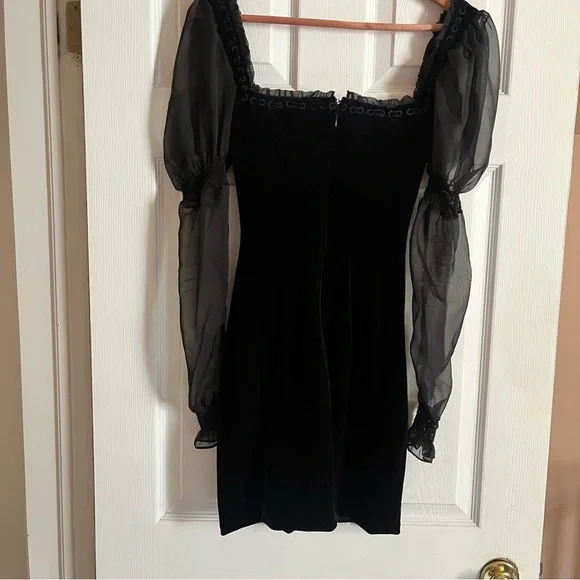 House of CB Syana Black Velvet Mini Dress - Picture 7 of 9